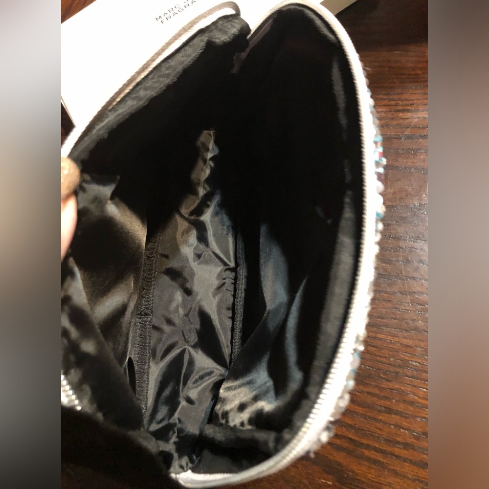 MARK JACOBS FRAGRANCES
Cosmetic Bags & Cases - Picture 7 of 12